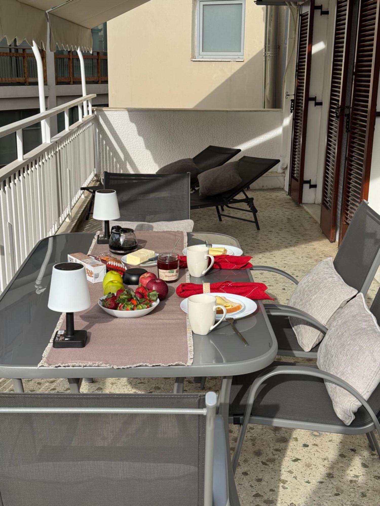 Living Near Acropolis By Sylvia Staikou 2Nd & 3D Floor Apartamento Atenas Exterior foto