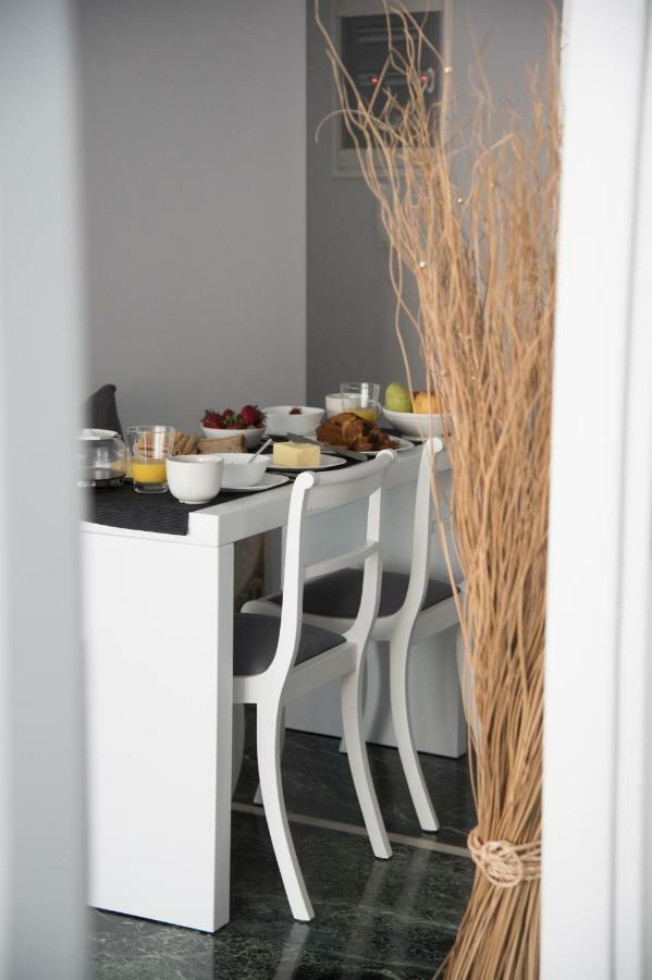 Living Near Acropolis By Sylvia Staikou 2Nd & 3D Floor Apartamento Atenas Exterior foto